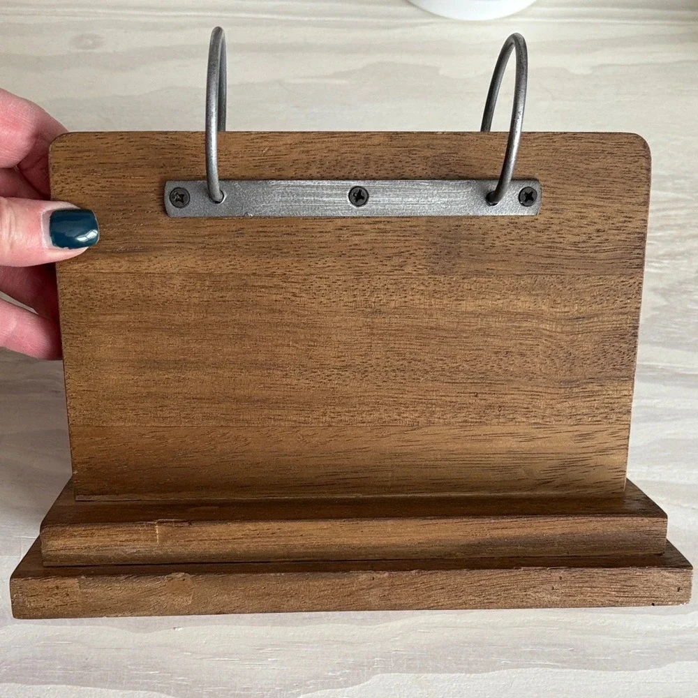 Wooden Calendar Stand with Metal Numbered White‎ Date Tags